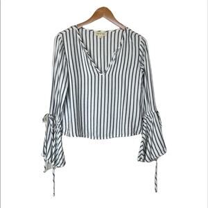 Cloth & Stone blouse women's XS stripe bell sleeve V neck gray white nautical